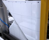 Durch den intermittierenden Klebstoffauftrag bleibt bei SecuBond-Etiketten ein klebstofffreier Streifen für die saubere Verarbeitung. Durch den intermittierenden Klebstoffauftrag bleibt bei SecuBond-Etiketten ein klebstofffreier Streifen für die saubere Verarbeitung.