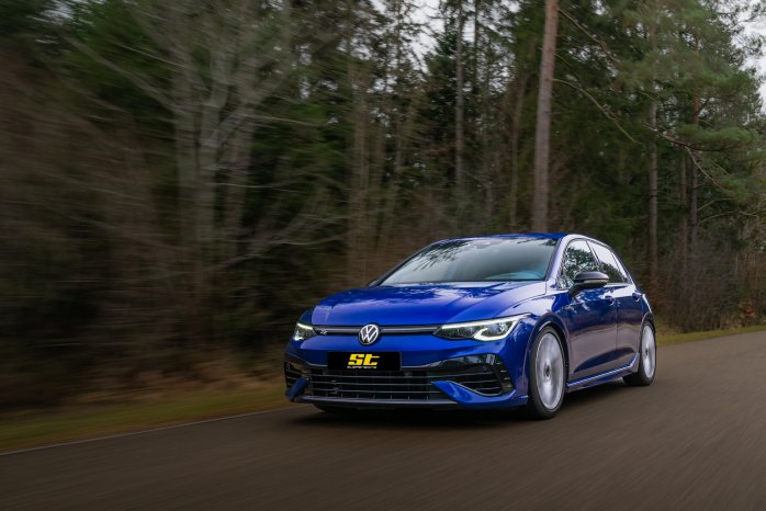 ST_XTA_plus_3_Fahraufnahme_003_VW_Golf_8_R.jpg