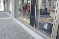 Fassadenrinnen mit Längsstabrost in Edelstahlausführung