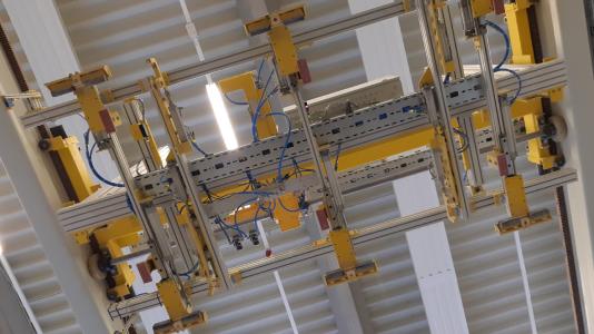 Clamping frame for the transport of the lightweight panels