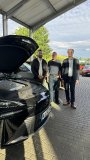 von links: Jonas Kraiß (IHK Heilbronn-Franken), Jochen Spiller (Inhaber Autohaus Spiller), Dr. Lukas Braun (Bürgermeister Lauda-Königshofen). Foto: IHK Heilbronn-Franken/L. Seeberger