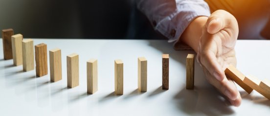 TÜV Rheinland_Gefährdungsbeurteilung und Notfallmanagement für mehr Sicherheit am Arbeitsplatz.jpg