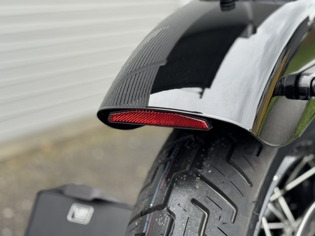 IMG_2194_Harley Softail Rückstrahler mit Haltesatzmittig_300dpi.jpg