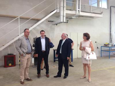 v.l.n.r. Michael Sitzberger, Betriebsleiter CiS systems, Martin Půta, Hejtman Kreis Liberec, Peter M. Wöllner, Inhaber CiS-Gruppe, Doris Wöllner, Geschäftsführerin CiS systems s.r.o. in neuer Produktionshalle der CiS systems in Hejnice