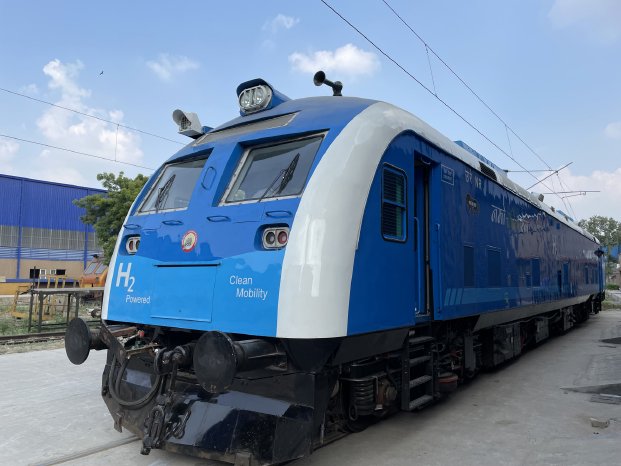 TS-PR-116-Rail_TUEV SUED and MEDHA.JPG