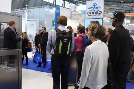 Die Guided Tours ermöglichen Fachbesuchern, sich an ausgewählten Messeständen entlang der Prozesskette der Bauteil- und Oberflächenreinigung über spezielle Themen und Neuheiten zu informieren.