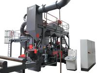 In der Durchlaufstrahlanlage mit drei Strahlkammern werden 24 bis 80 mm starke Rund-, Vierkant- und Sechskant-Stahlstäbe mit einer Geschwindigkeit von 12 bis 60 Meter pro Minute bearbeitet / Foto: Rösler Oberflächentechnik GmbH 