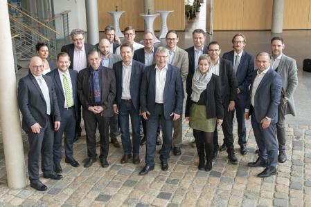 Der frisch gegründete GEFMA-Arbeitskreis „Ausschreibung und Vergabe im Facility Management“ (Bild: GEFMA e.V.)