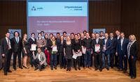 Sieger der Stufe 1 und Gratulanten