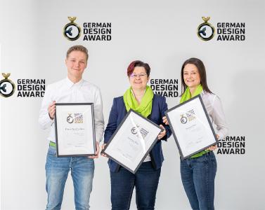 Kerstin Molzbichler und ihr Team freuen sich über das Triple beim German Design Award. Im Bild v.li.: Leon Koopman (Team Design), Kerstin Molzbichler (Leitung Team Design) und Doris Rausch (Team Design) / © W&H