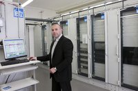Edgar Strommer, IT-Leiter von Leitz, freut sich über gesunkene Energiekosten: Das Rechenzentrum des Werkzeugbauer erreicht mit einer freien Kühlung einen PUE-Wert von 1,28
