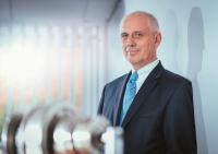 Dr.-Ing. Frank Springorum, Vorstandsvorsitzender des Industrieverbands Massivumformung e. V., Hagen und Geschäftsführer der Hammerwerk Fridingen GmbH, Fridingen Dr.-Ing. Frank Springorum, Vorstandsvorsitzender des Industrieverbands Massivumformung e. V., Hagen und Geschäftsführer der Hammerwerk Fridingen GmbH, Fridingen