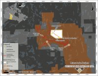 Abbildung 1: Lage des Projekts Munro Lake im Norden von Saskatchewan. Die höffige vulkanische Stratigrafie, die rot hervorgehoben ist, erstreckt sich von den Minen Seabee und Santoy bis in das Konzessionsgebiet Munro Lake**.