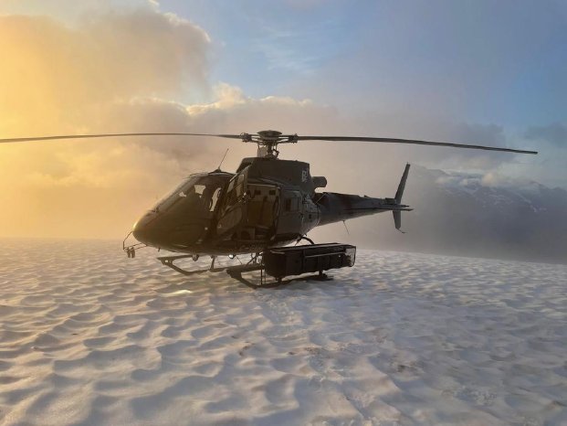 Goliath Resources - Helikopter im Schnee auf dem Golddigger Projekt.jpeg