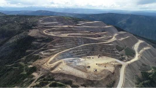 Kommerzieller Produktionsstart bringt rund 35.000 Unzen Gold und Unzen Gold und