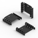Die WE-HTO-Kühlkörper sind für THT-Bauformen wie TO-220 und TO-247 konzipiert. Ein geschwungenes Blech vergrößert hier die Oberfläche zur Abstrahlung.