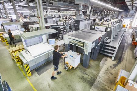 Seit 12.4. haben die Mitarbeitenden von ONLINEPRINTERS an den drei deutschen Standorten die Möglichkeit Selbst- bzw. Schnelltests durchzuführen, Copyright: ONLINEPRINTERS GmbH