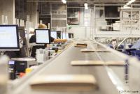 Intelligent gesteuerte Bücher, Spiele und mehr: KNV Logistik setzt auf Logistik-IT der inconso AG