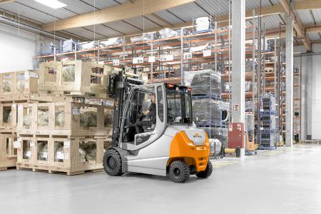 Elektroenergie auf einem neuen Level: Der RX 60 punktet mit bester Leistung, Verfügbarkeit und Ergonomie – ohne Emission / Foto: STILL GmbH