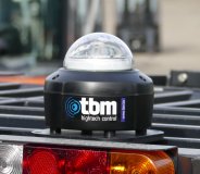 Der NoColl-Dome kommuniziert in Echtzeit mit in der Nähe platzierten NoColl-Sensoren. So weiß er, ob Gefahr droht und bremst den Stapler ab.