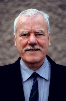 Dr.%20Hartmut%20Fetzer[1].jpg