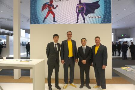 Looking forward to the partnership: Frank Welzel, Director Global Product Management, HARTING Electronics; Monika Kuklok, Director Communication & Power, TE Connectivity; Ralf Klein, Managing Director, HARTING Electronics; and Eric Leijtens, Global Product Manager of Industrial Communication, TE Connectivity (from left to right)