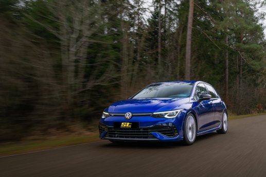 ST_XTA_plus_3_Fahraufnahme_003_VW_Golf_8_R.jpg