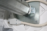 Der i-R Receive Compact, hier eingebaut in ein Veka-Element, ermöglicht die einfache Ansteuerung eines bereits verbauten Rohrmotors mit dem SELVE-Funksystem intronic