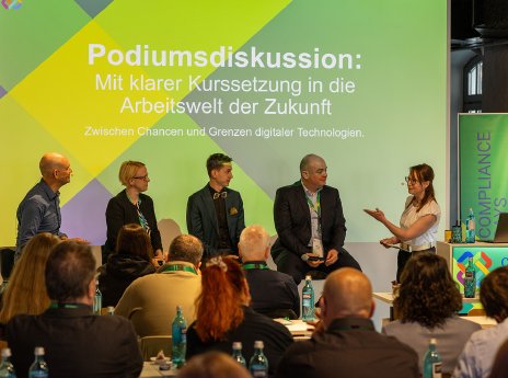 domeba_cdays26_podiumsdiskussion01.jpg