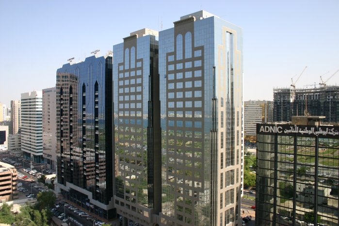 Wohn- und Geschäftshäuser in Abu Dhabi.JPG