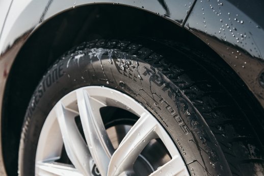 Bridgestone Turanza T005 sichert sich Testsieg im SUV-Reifentest des britischen Magazins Auto Ex.jpg