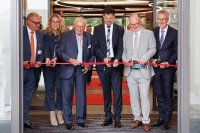 Symbolischer Banddurchschnitt mit Uwe Schaffitzel, Kathrin Pollack, Prof. Dr. h. c. mult. Reinhold Würth, Frank Leyser, Bernd Eberlein, Robert Friedmann._vlnr