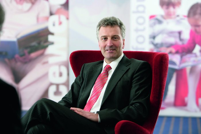 CeWe_PM_CeWe Color und Microsoft_Dr. Fageth_300dpi.jpg