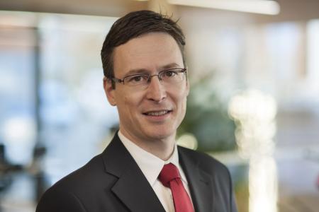 Konstantin zu Dohna wurde auf der Mitgliederversammlung des DHV in Lüneburg Ende März zum neuen Geschäftsführer des DHV bestellt. Der studierte Diplom-Betriebswirt (DH) ist bereits seit mehreren Jahren für den Deutschen Holzfertigbau-Verband im Forum Holzbau in Ostfildern tätig, unter anderem als Leiter des Referats Unternehmensentwicklung sowie zuletzt als stellvertretender Geschäftsführer / Bild: Pressestelle DHV, Ostfildern; www.d-h-v.de