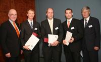 Preisträger des Otto v Guericke-Preises 2009 b Festakt d AiF in Wetzlar mit d Präsidenten der AiF Dr. Gr. und d Vorsitzenden d Wissenschaftlichen Rats Prof. M. (v.l.n.r.Dr.T.Gräbener,T.Hochrein,Dr. Kretschmer,Prof W.Michaeli