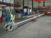 Neumeister Hydraulik bietet eine sehr umfangreiche Produktpalette an – vom Kleinzylinder bis zum Schwergewicht. Im engen Kontakt mit den Kunden werden spezifische Lösungen für unterschiedlichste Anwendungen erarbeitet.