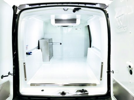 Winter Kuehlfahrzeuge_E-Mobilitaet_Referenz_Metzgerei Kluge_Heckeinsicht.jpg