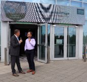 Die 2. Erfurter Energiespeichertage widmeten sich der Mobilität, der neuen Wasserstoffwirtschaft sowie Wärme und Strom für Immobilien. Foto: Messe Erfurt, hier Carsten Schneider mit Michael Kynast, Foto: Messe Erfurt 