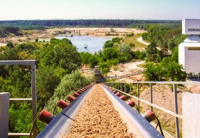 UNIKA Kalksandsteine bestehen aus den natürlich vorkommenden Rohstoffen Kalk und Sand. Der Sand wird in unmittelbarer Nähe zum jeweiligen Produktionsstandort gewonnen
