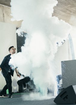 Die Show des Circus of Science sorgte beim WAGO Familienfest mit eindrucksvollen Experimenten fü.jpg