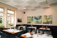 Schallschutz-Elemente (Melapor-Panels) in einem Restaurant sorgen für eine angenehme Akustik.