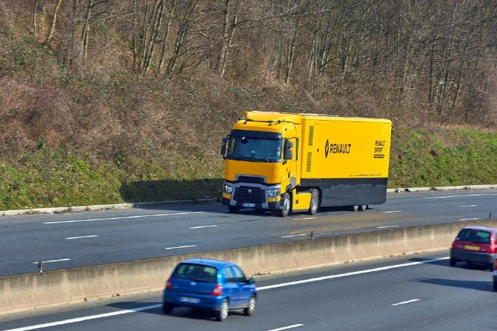 Renault_Trucks_T_Renault_F1_Team_3.jpg