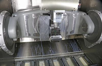 Moderne Zerspanung ist fünfachsig. Passende NC-Programme generiert BAM im CAM-System hyperMILL® zum Teil vollautomatisch, Quelle: OPEN MIND