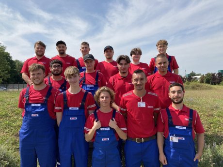 gruppenfoto-auszubildende-werk-hamburg.jpg