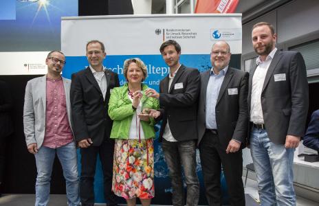 DAIKIN, e-design und Hörburger belegten den 3. Platz beim Deutschen Kältepreis 2018. Abbildung: © co2online/Raum11/Zappner