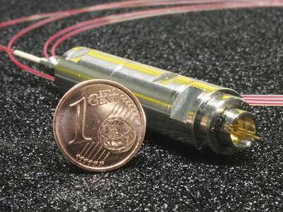 Kleinste Abmessungen und höchste Leistungen bringen die fasergekoppelten 405 nm Laserdioden
