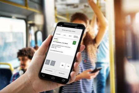 Die mytraQ Pro VBB-prüfApp für Kontrolleure im Einsatz.