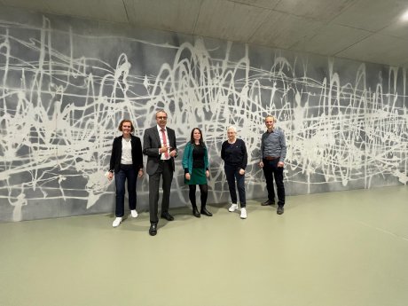 Bei einer Vernissage wurden die Kunstwerke im neuen Forschungsgebäude der Hochschule Aalen offiz.jpg