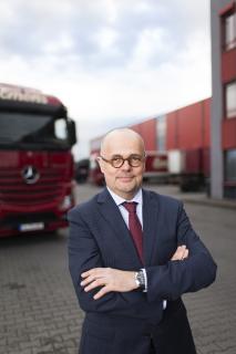 „Die Überraschung der Berufung ist gelungen. Umso mehr freue ich mich darauf, Impulse aus der mittelständisch geprägten Transport- und Logistikbranche einzubringen.“