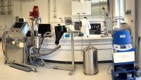 Mit seinem erweiterten Dispergier-Technikum bietet EZD in Selb optimale Voraussetzungen für die Entwicklung und Skalierung disperser Systeme. Die moderne Anlagentechnik ermöglicht praxisnahe Untersuchungen vom Labormaßstab bis hin zur Herstellung von Kundenmustern sowie den Einsatz prozessbegleitender Charakterisierungsmethoden.